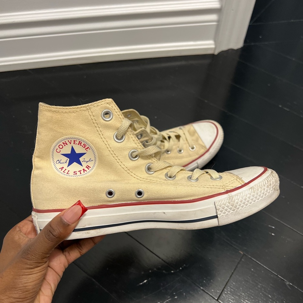 Converse off white/cream colour❣️